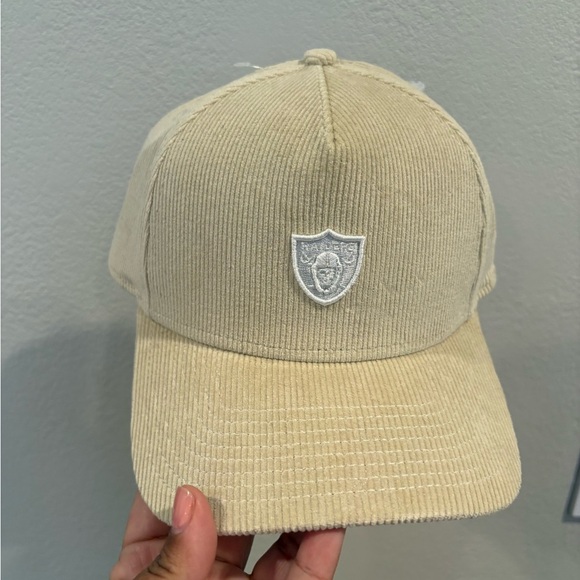 New Era Accessories - New Era Las Vegas Raiders Micro Corduroy Cream 9FORTY A-Frame SnapBack Hat OSFM